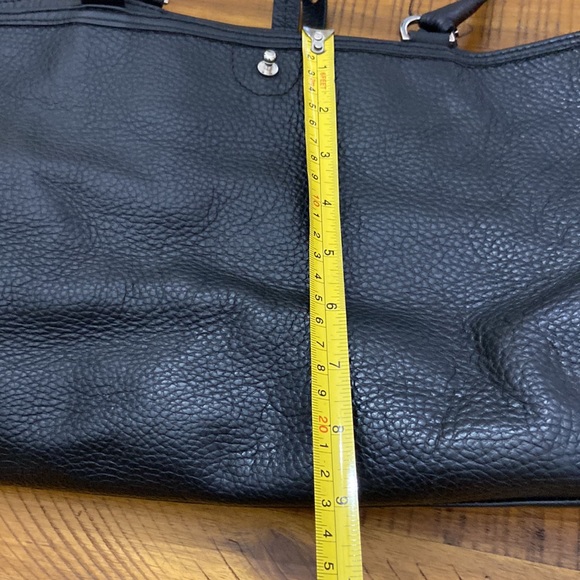 Guia’s Italy Leather Shoulder Bag - Picture 15 of 16